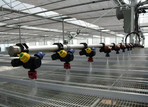 什么是溫室自動噴灌機？它在農業大棚中又可以起到什么作用？